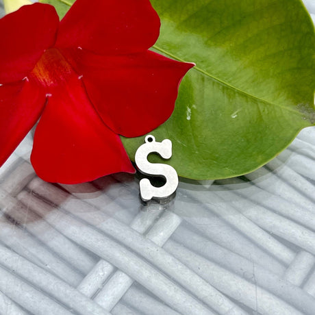 Smukke Stål Bogstaver Til Evt. Halskæde Vedhæng M.M. - Uniq Perler - 0000011979